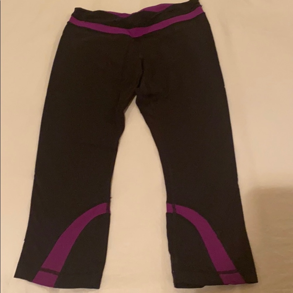 Lululemon black/fuchsia leggings in size 6